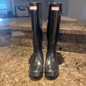 Hunter tall boots, black shiny, wore twice, US8, awesome